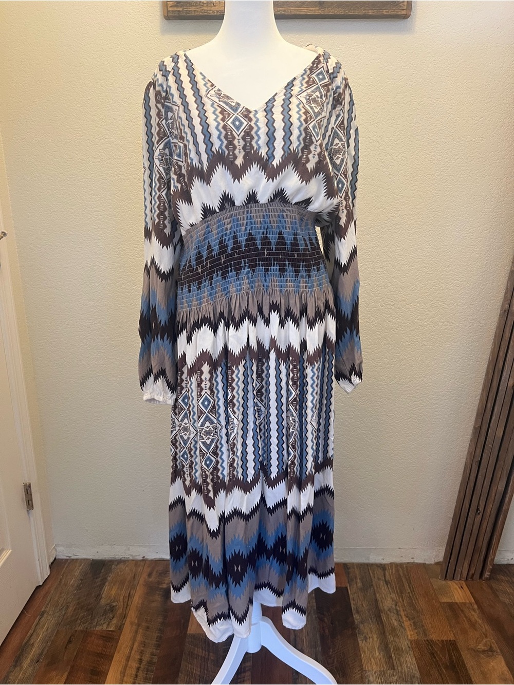 Ariat Chimayo Dress Aztec Print Long Sleeve Midi Dress in Blue, Brown & White